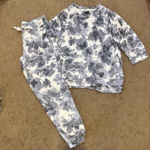 NWOT Donna Karan Flower Print Long Sleeve, Long Cozy Jersey Pajama Set, Small